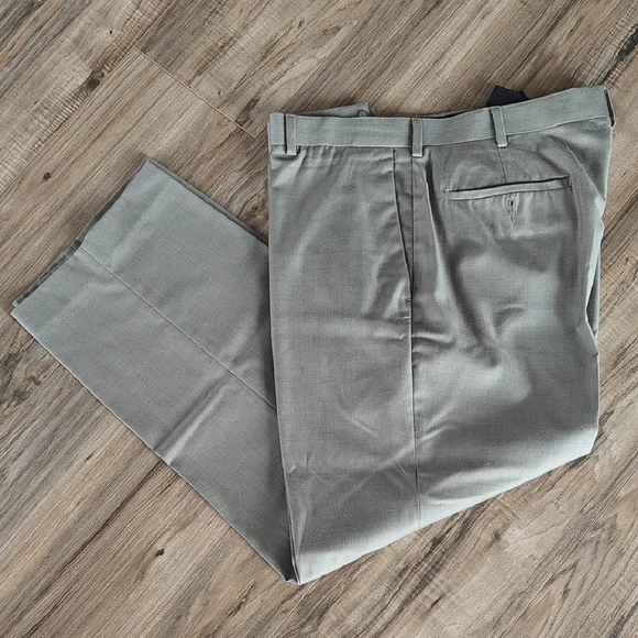 EUC Men's Khaki Dress Pants - Picture 1 of 7